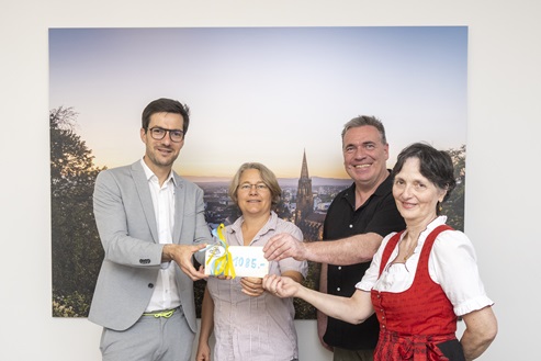 Historix-Tours übergibt eine Spende an Freiburg Bürgermeister Martin Horn